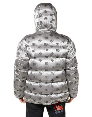 Chaqueta acolchada con capucha y cremallera completa con logo plateado  