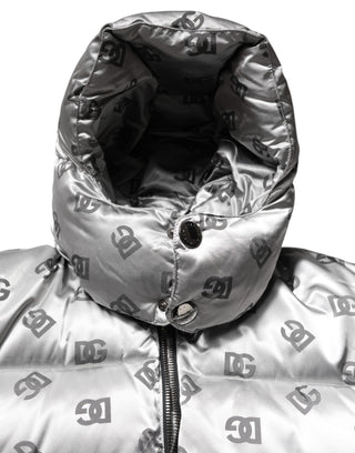 Chaqueta acolchada con capucha y cremallera completa con logo plateado  