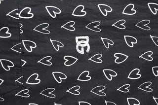 Schwarze Kapuzen-Windbreaker-Jacke mit Herz-Print