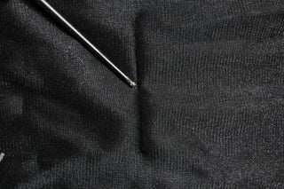 Suéter de cuello redondo tejido con logo negro  
