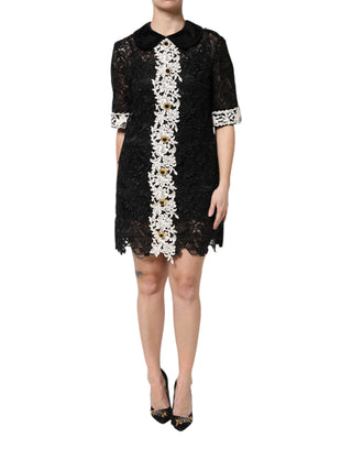 Vestido corto negro con encaje floral y adornos