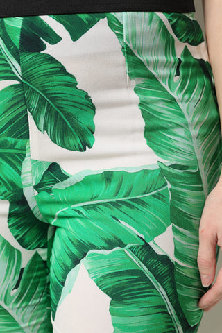 Pantalones blancos de talle alto con hojas verdes