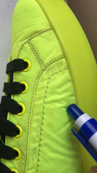 Zapatillas bajas verde neón con cinta de logo