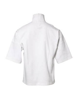 Camiseta de algodón blanca con cuello alto y aplique DG