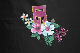 Camiseta negra con estampado floral DG y cuello redondo