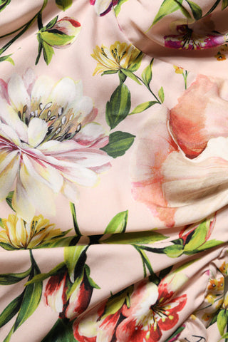 Vestido midi rosa de seda floral ajustado y con vuelo