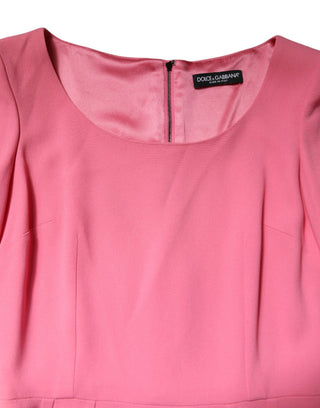 Vestido midi rosa de viscosa con mangas cortas y corte recto
