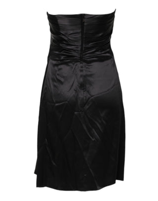 Vestido mini negro sin tirantes, ajustado y corte en línea A