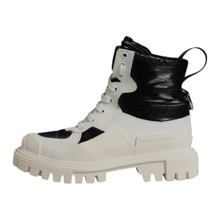 Botas blancas acolchadas hasta media pantorrilla con cordones