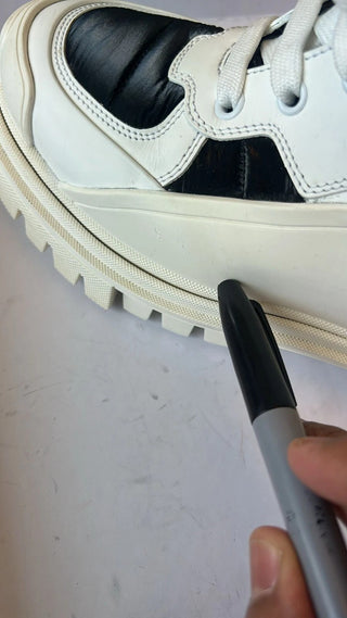 Botas blancas acolchadas hasta media pantorrilla con cordones