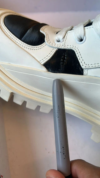 Botas blancas acolchadas hasta media pantorrilla con cordones