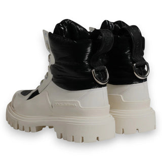 Botas blancas acolchadas hasta media pantorrilla con cordones