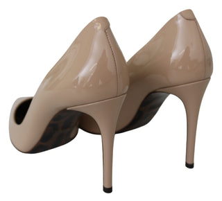 Zapatos de tacón de aguja de charol beige