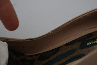 Zapatos de tacón de aguja de charol beige