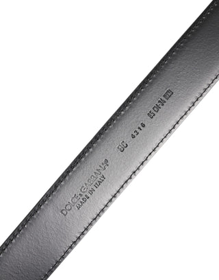 Cinturón negro clásico de cuero de becerro con hebilla plateada