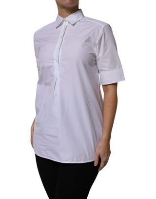 Polo blanco de algodón con mangas cortas y cuello