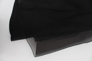 Schwarz-weiß geblümtes Seiden-Etui-Kleid