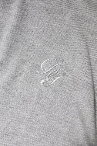 Suéter de cuello alto de manga larga gris