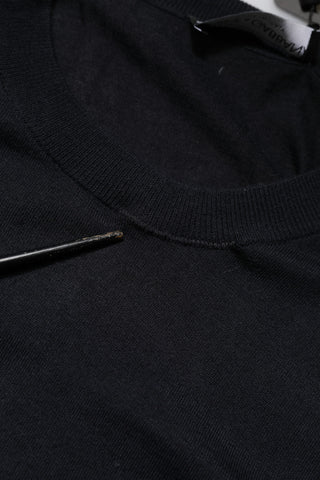 Schwarzer Langarm-Rundhals-Pullover