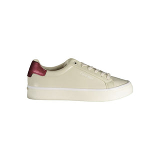 Zapatilla femenina de cuero beige