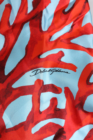 Bata abrigo con estampado coral rojo y azul  