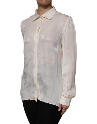 Blusa blanca con botones y mangas largas