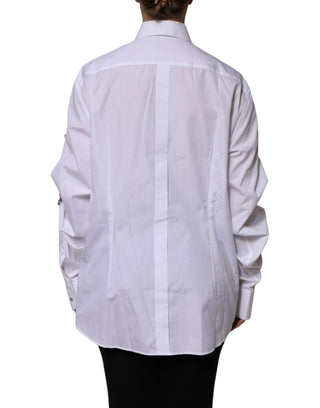 Top blanco con mangas largas y adornos de pedrería