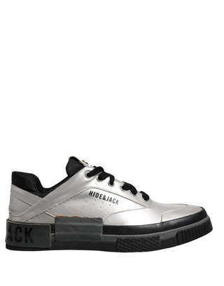Metallic silberne Low-Top-Schnürsneaker