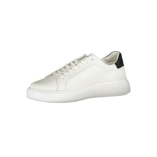 Zapatillas blancas elegantes con detalles en contraste