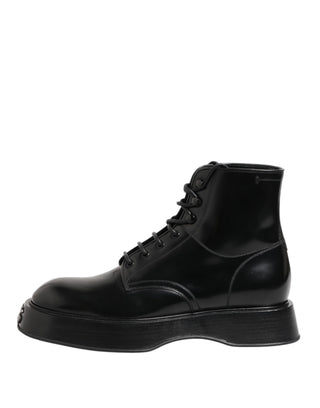 Botines negros de cuero con logo y cordones