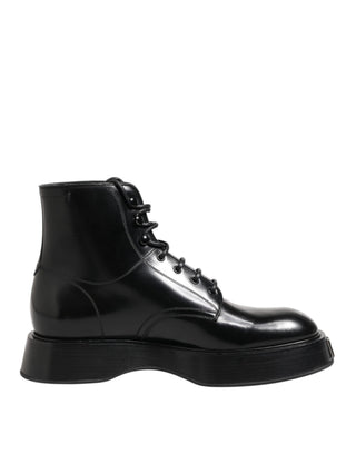 Botines negros de cuero con logo y cordones