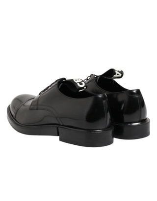 Schwarzes Lederkleid Schnürschuhe Herren Formell