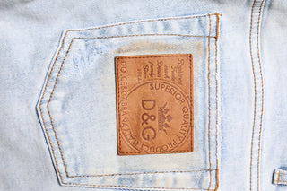 Hellblaue zerrissene Skinny-Jeans