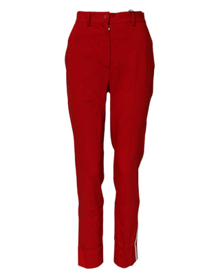 Rote Wollhose mit schmal zulaufendem Bein und mittlerer Bundhöhe