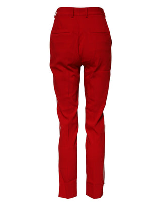 Rote Wollhose mit schmal zulaufendem Bein und mittlerer Bundhöhe