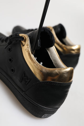Schwarze Low-Top Schnürschuhe für Damen mit Goldspitze