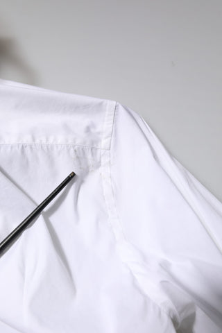 Camisa formal de vestir blanca de algodón con manga larga y detalles dorados  