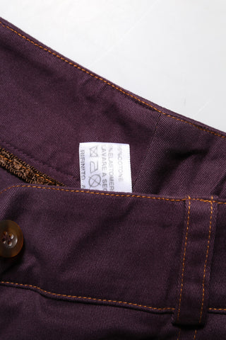Pantalones morados de talle alto con corte entallado