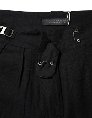 Schwarze, gerade geschnittene Hose mit hoher Taille