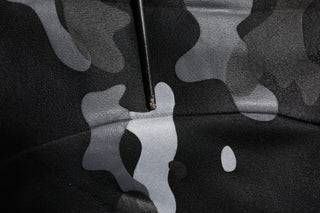 Schwarzer Camouflage Pullover