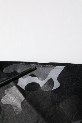 Schwarzer Camouflage Pullover