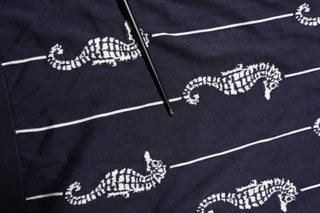 Dunkelblaues Seepferdchen Poloshirt mit Kragen