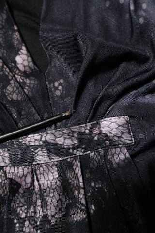 Schwarzes florales Etui-Midikleid aus Viskose