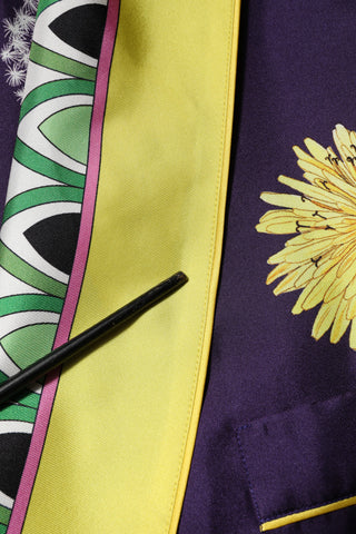 Blauer Seidenwickelmantel mit Blumenmuster und langen Ärmeln