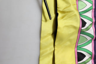 Blauer Seidenwickelmantel mit Blumenmuster und langen Ärmeln