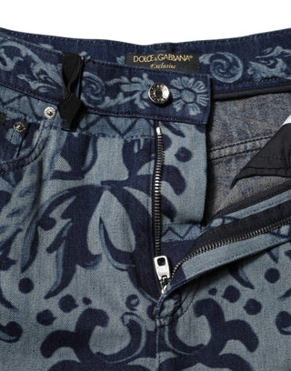 Blaue Jeans mit Grafikprint und schmal zulaufendem Bein