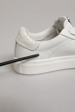 Weiße Leder-Low-Top-Schnürsneaker