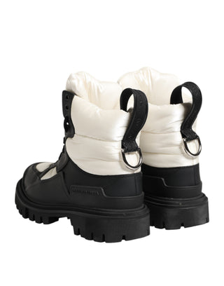 Botines cortos acolchados con cordones en blanco y negro