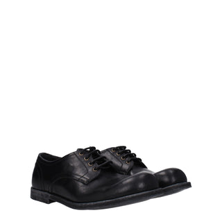 Schwarze Leder-Oxfords und Derbys