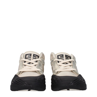 Beigefarbene klobige Sneaker aus Stoff